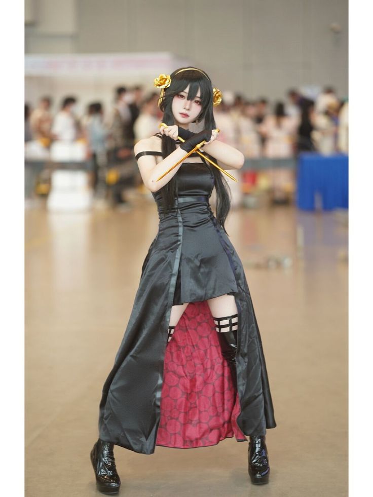 Yor Forger (Spy x Family) cosplay