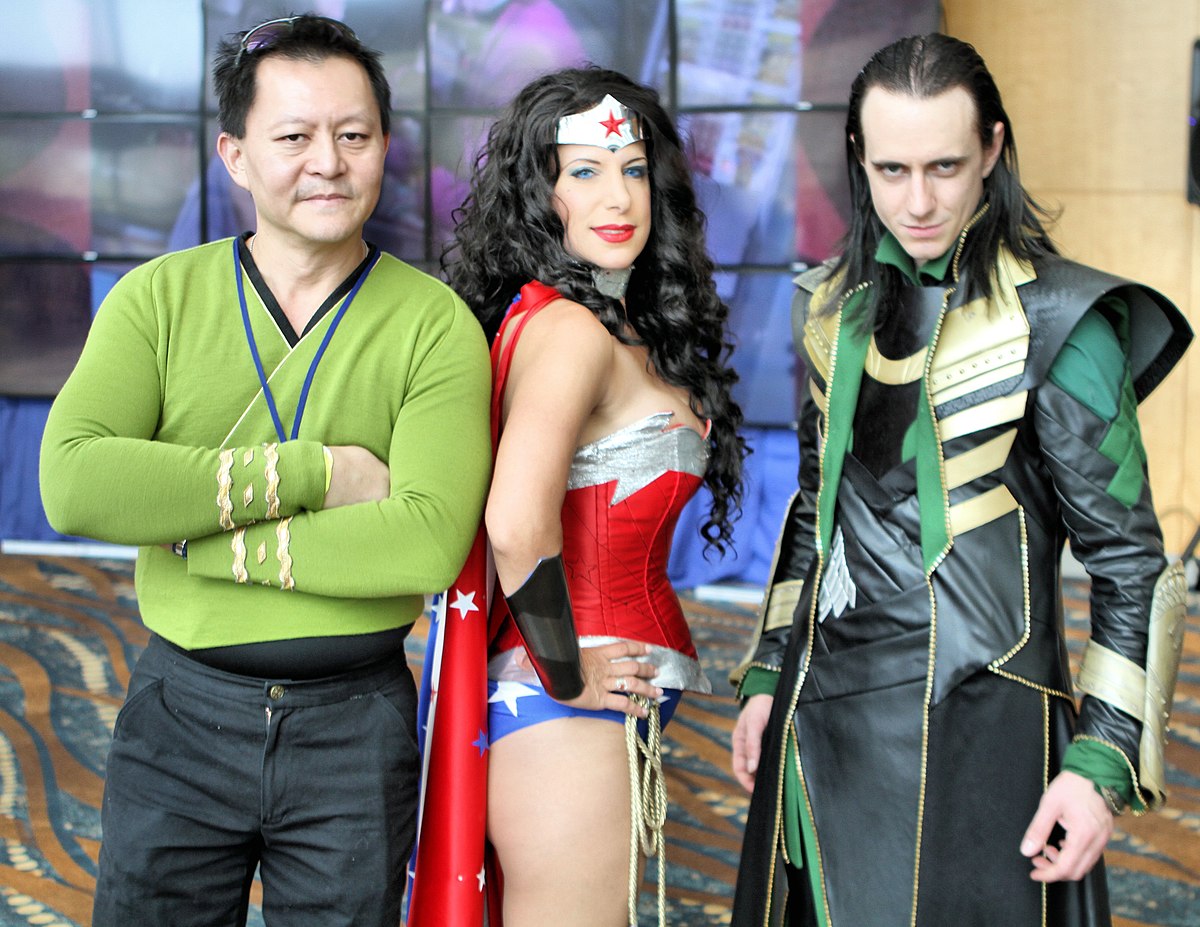 Nov Takahashi y cosplayers en ComicCon longbeach